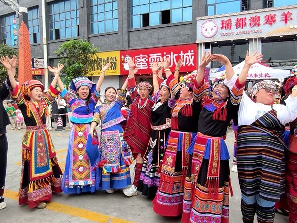 廣西迎來一年一度的“三月三”節慶